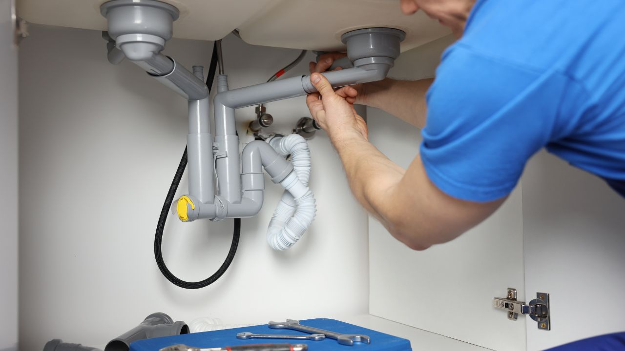 How to Prevent Holiday Plumbing Problems Cover