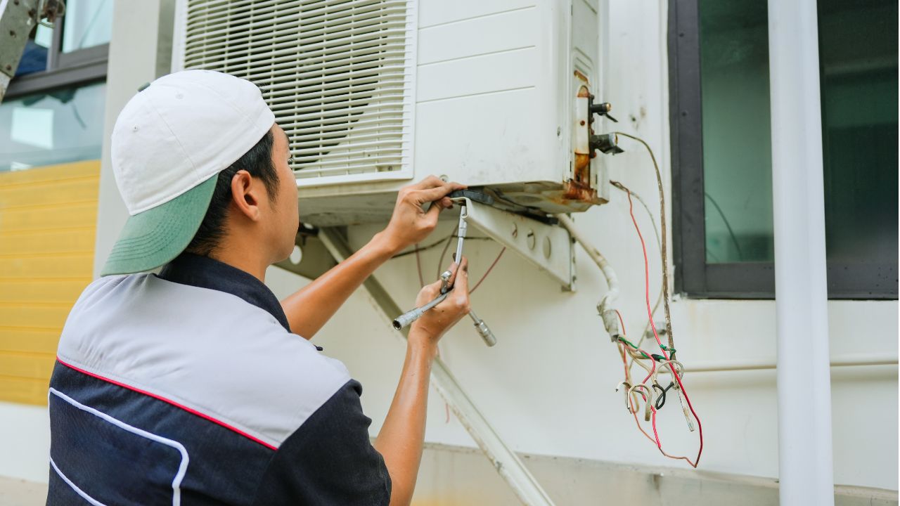 How to Prevent Holiday Plumbing Problems Cover